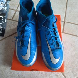 Kids Nike Soccer Cleats With Shin Guards Size 5.5Y