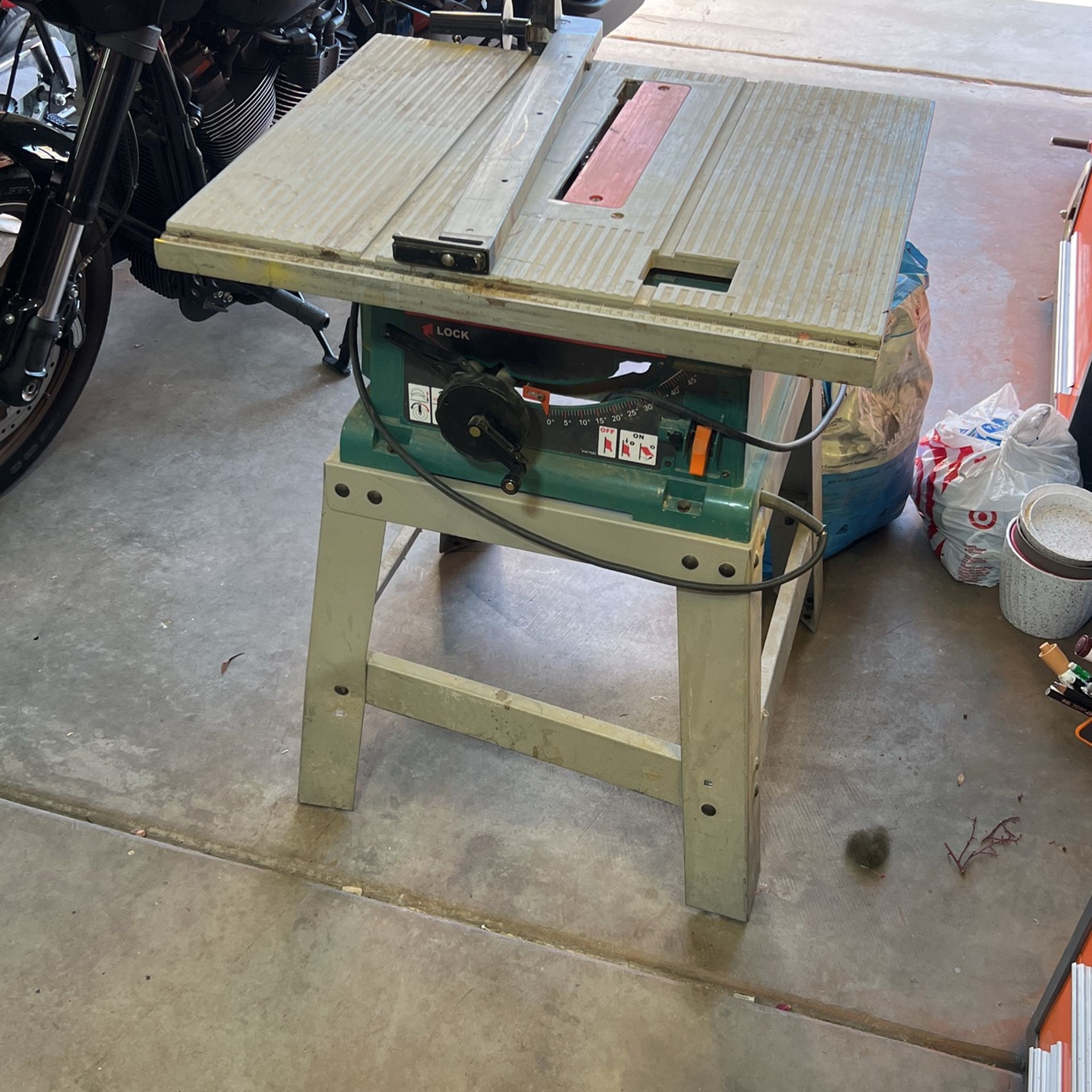 Makita Table Saw 