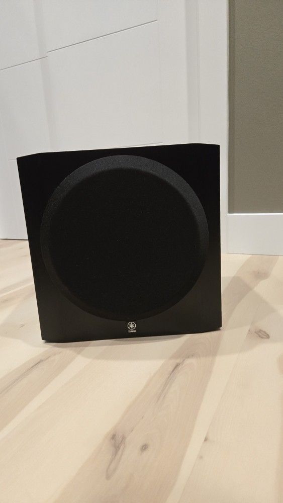 Yamaha Subwoofer (10")