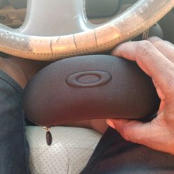 Brand New Oakley Shades Hdo