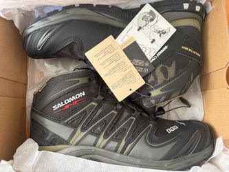 DEFCON Salomons size 10.5