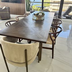 DINING TABLE Extendable