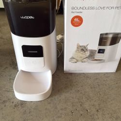 Pet Food Dispenser