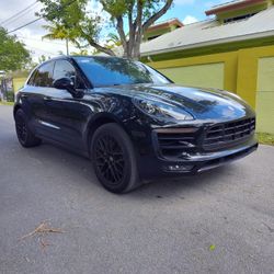 2017 PORSCHE MACAN 