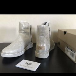 Ugh boots size 6 Rose Gold New In Box