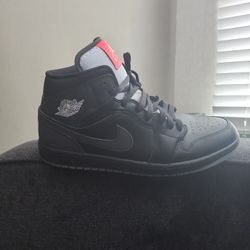 Jordan 1 Mid 
