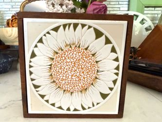 Wooden Ceramic Sunflower Letter Napkin Holder Decor   This is a vintage napkin holder from the 1970s made by American Woodsmen, featuring a dark brown