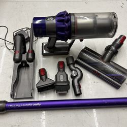 Dyson V10 Cordless Vacuum + Accessories 