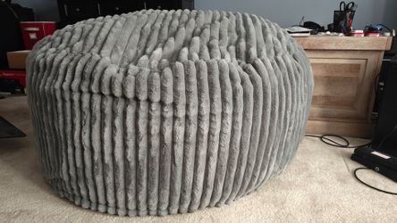 Poof chair
