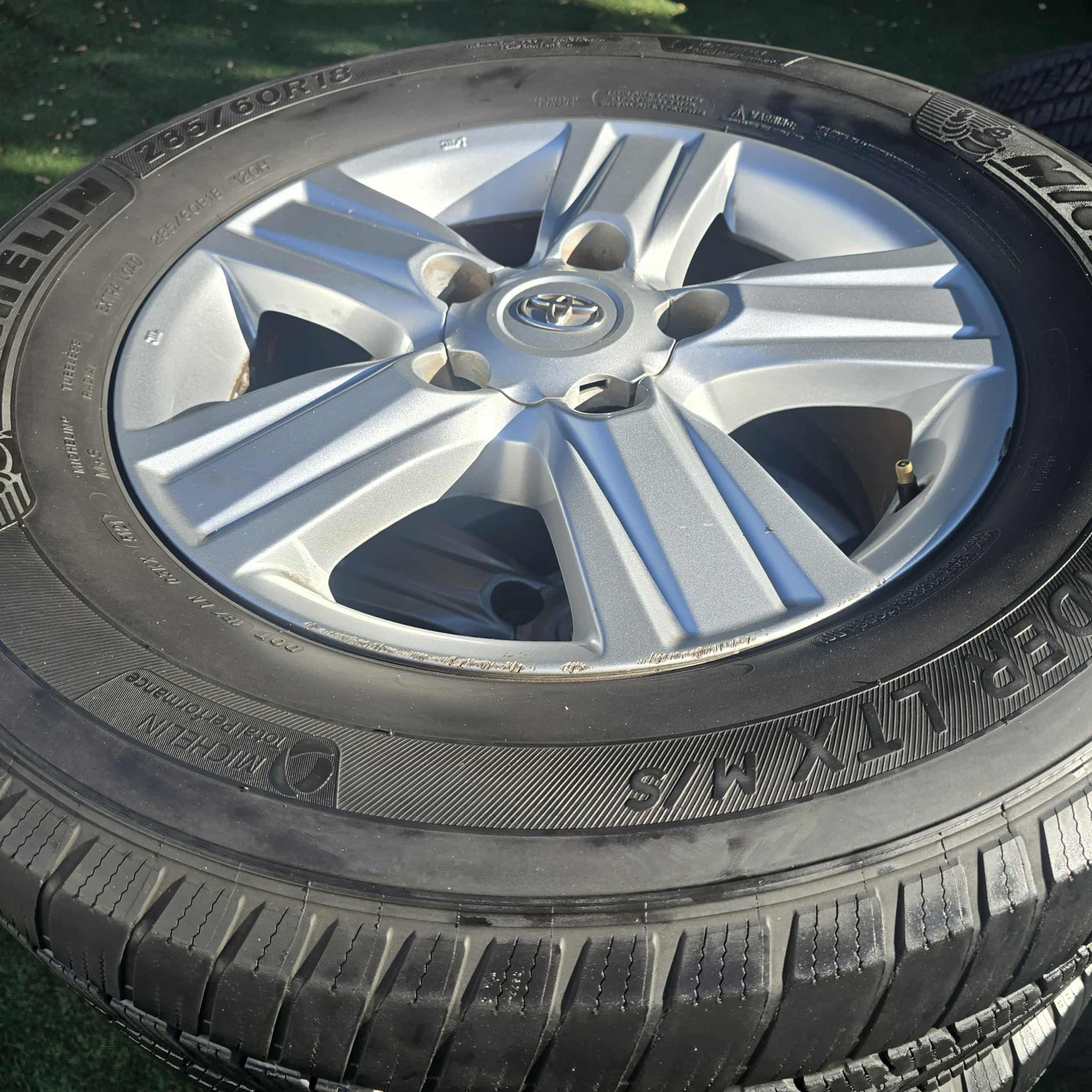4 TOYOTA TUNDRA RIMS&TIRES $500