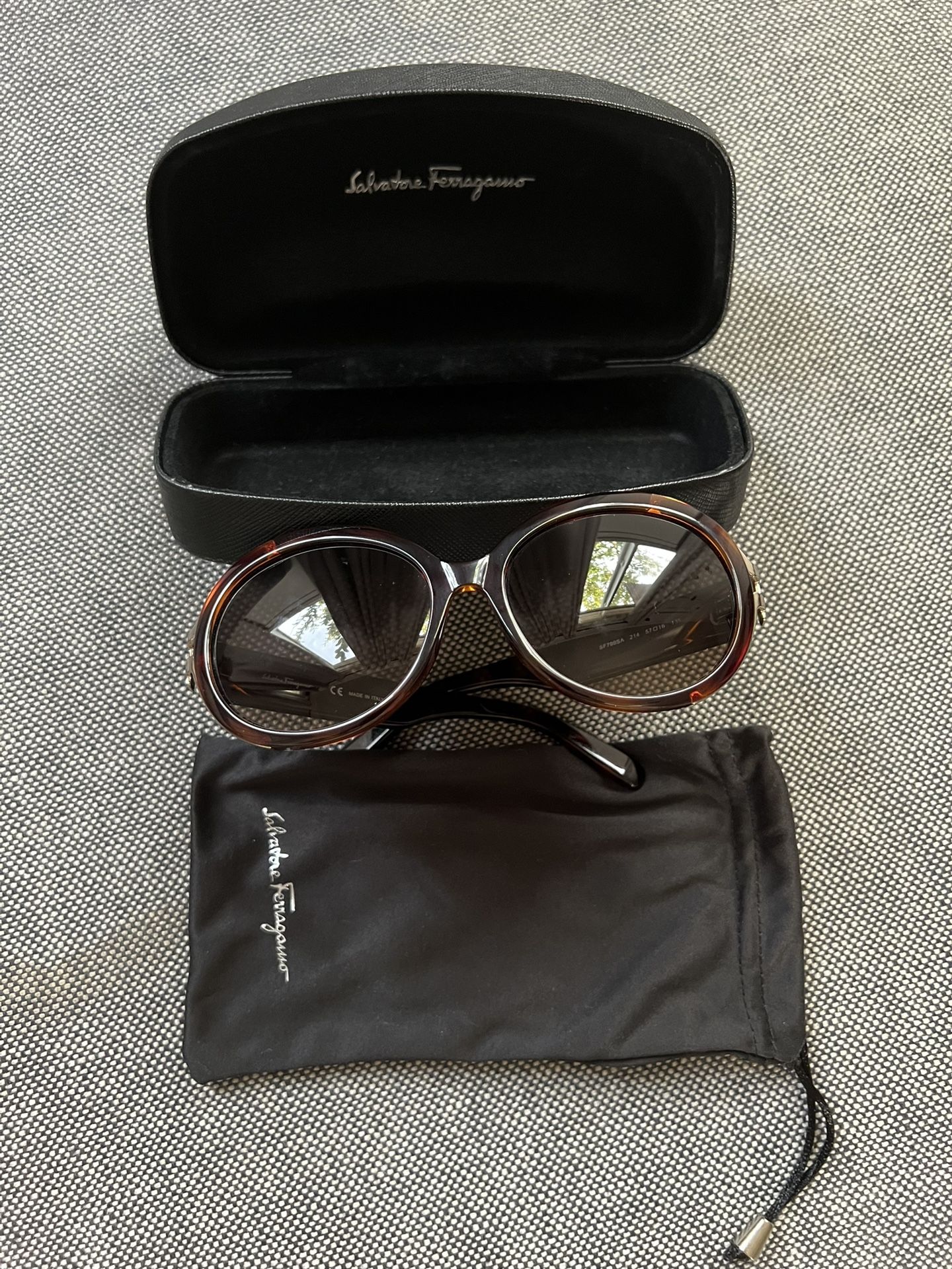 Salvatore Ferragamo SF799SA Round Sunglasses Ferragamo Women main image 2