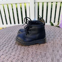 Doc Martin Black Boot Size 6 Toddler