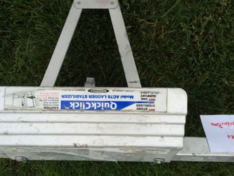 Ladder stabilizer bracket