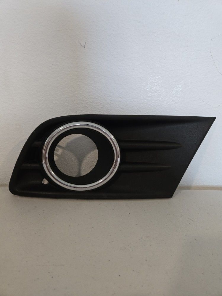 Passenger Right Side Front Fog Light Cover 2012-15 Honda Pilot 71102SZAA50 OEM