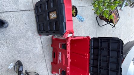 pakout tool box.  buen estado