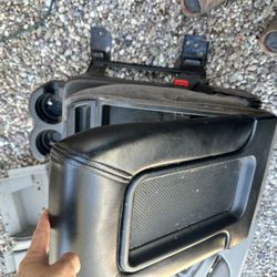 99+ Silverado/GMC Center seat and console