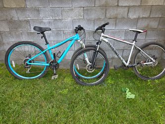 HIS & HER DIAMONDBACK MOUNTAIN  BIKES