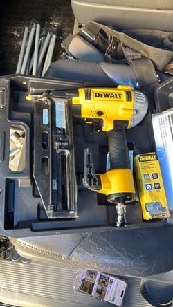 Dewalt  Precisión point finish  nailer