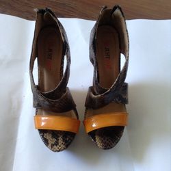 Platform wedges Python print size 6 open toe
