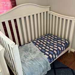 Crib/Toddler Bed 