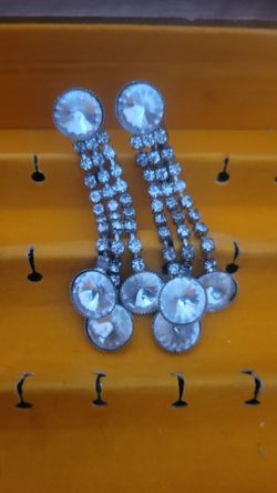 One pair of vintage earrings