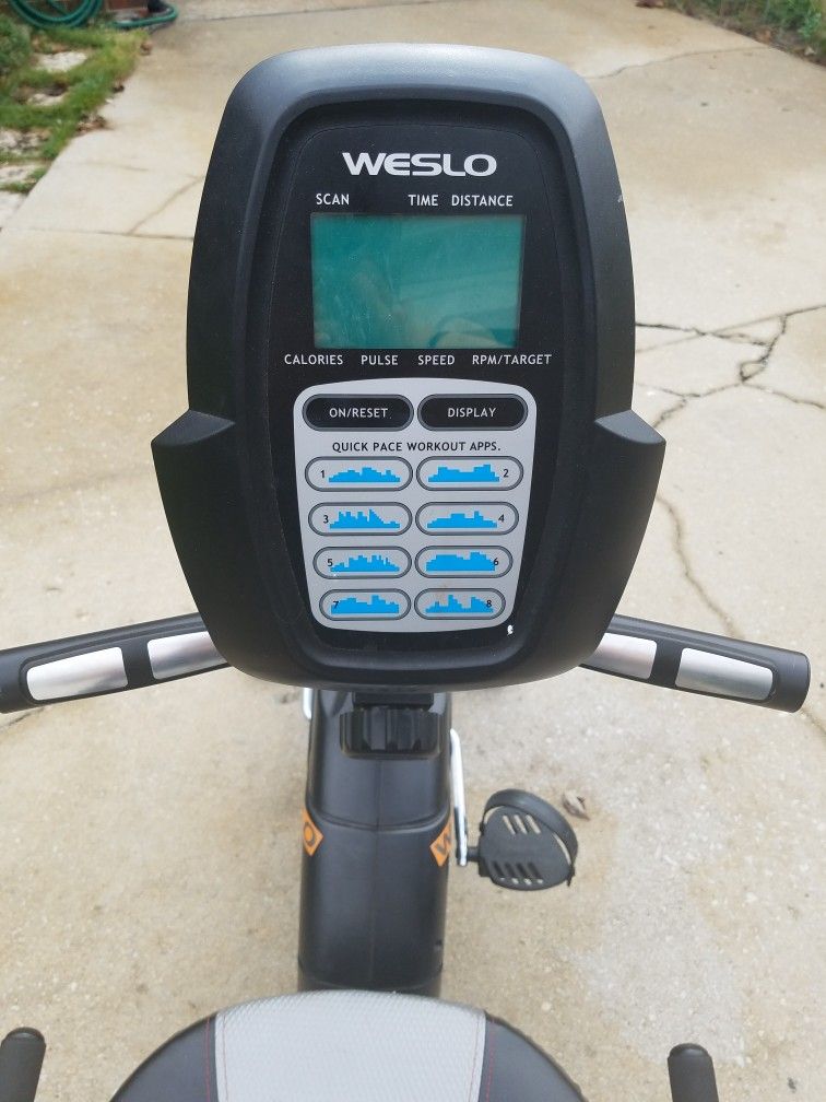 Weslo Pursuit R 3.2 Recumbent Exercise Bike for Sale in