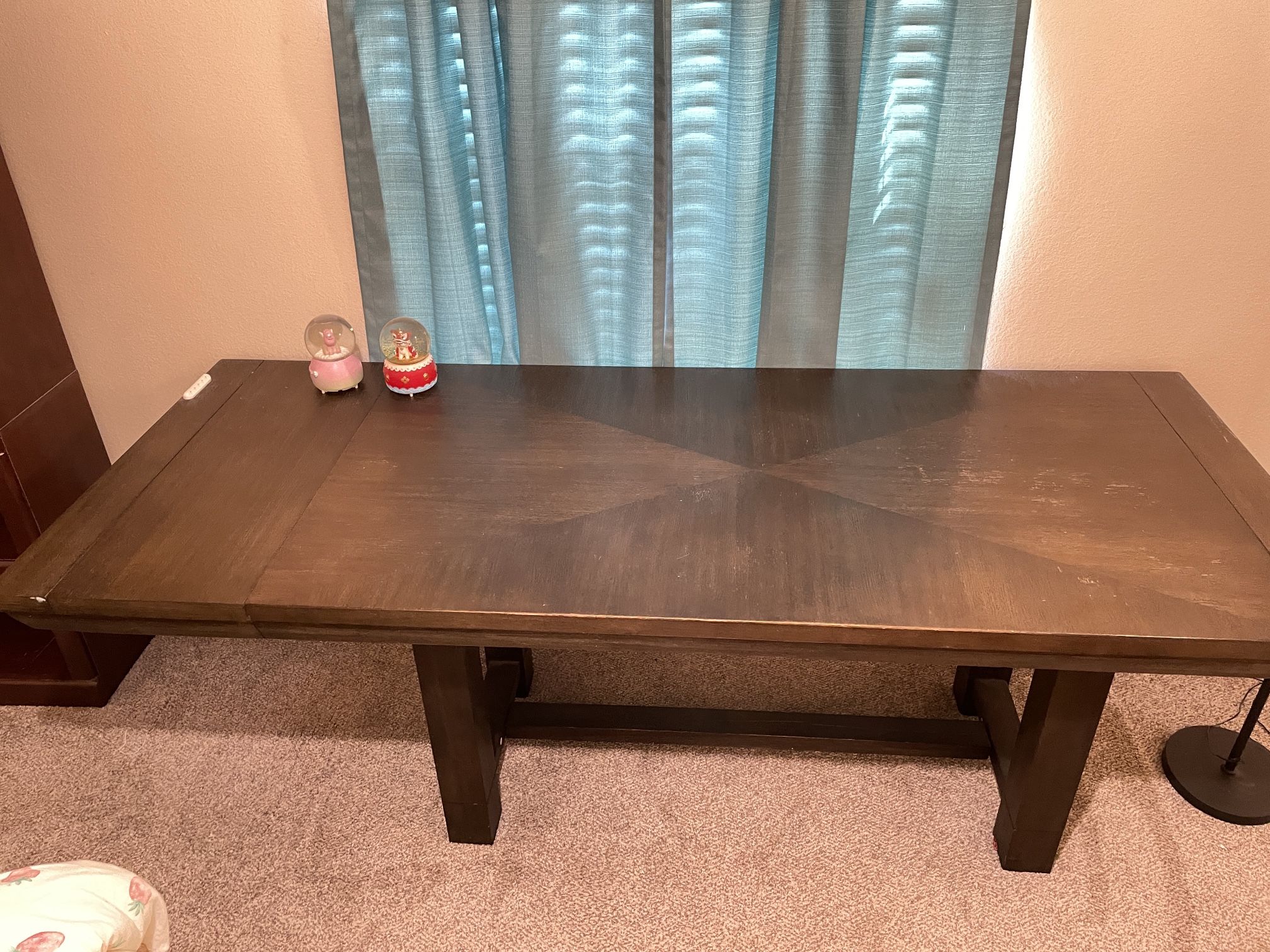 Ashley extendable dining table (seats 6-8)