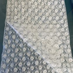 Lovely 20” x 30” White Lace Fabric Remnant. #059424A1