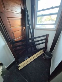 Black Metal Bed Frame (Full)