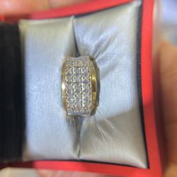 10KT YELLOW GOLD NATURAL DIAMOND RING 