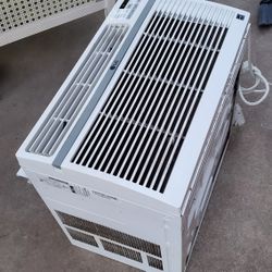 12,000 btu LG Air Conditioner 