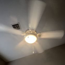 52 Inch White Ceiling Fan With Light. 