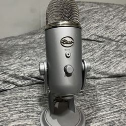 Logitech Blue YETI USB Microphone 🎙️‼️