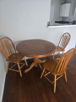 Round Oak Pedestal Dining Table with 3 Chairs