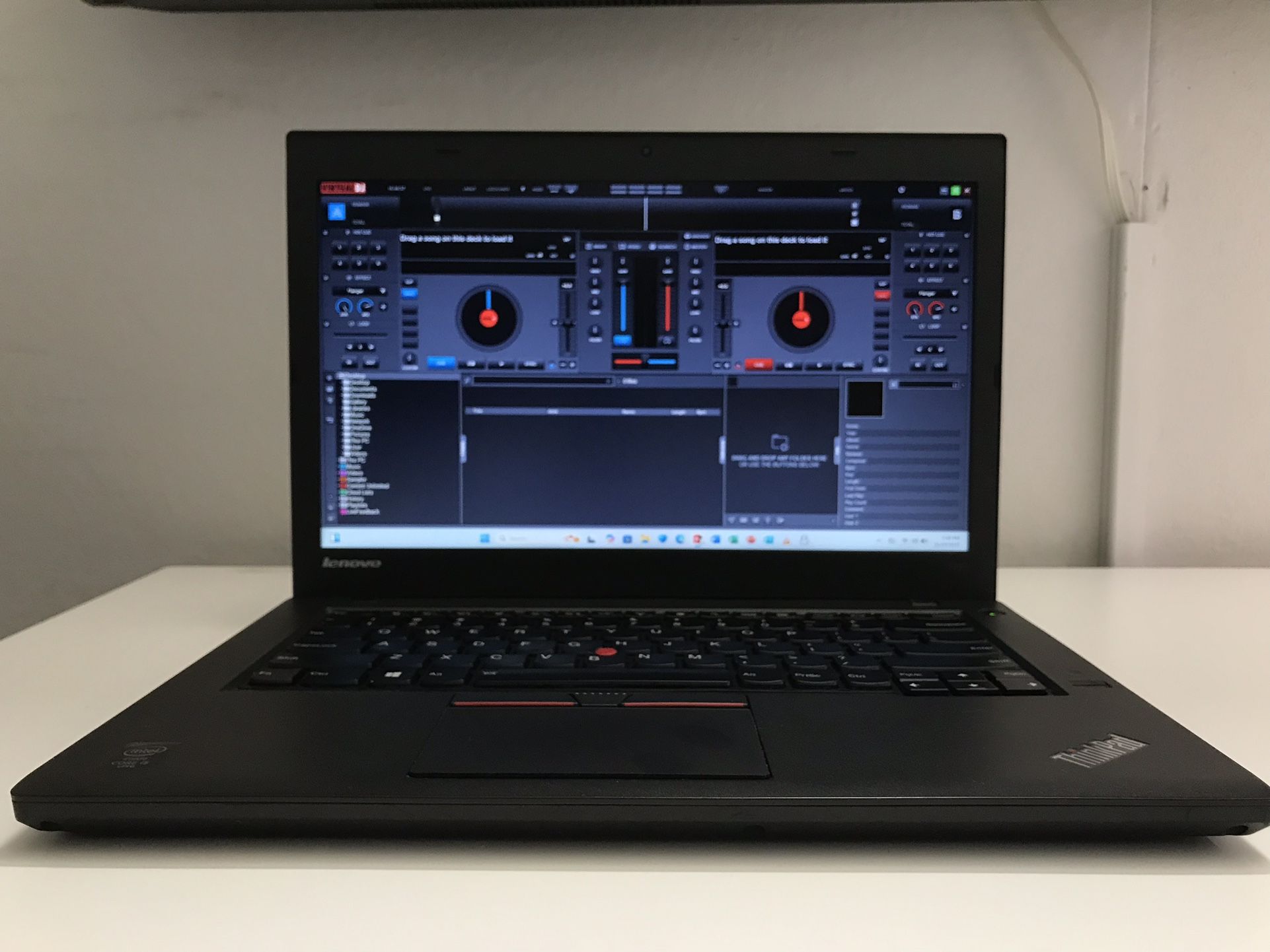 **Lenovo ThinkPad T450s Core i5 w/Microsoft Office** *Windows 11 Full Activate. **Price $165**