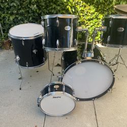 The "Silvertone Pro Series" Set of a 6 piece drum kit.  As Is
