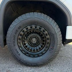 17x9 Black Rhino Rines Y Llantas 285/70/17 Armstrong AT II