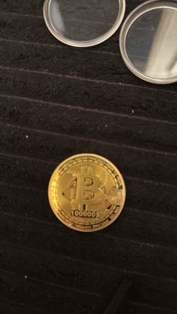 Commemorative Bitcoin display coin