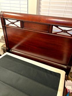 Queen Anne twin bed