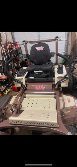 Mower Grasshopper zero turn 61”