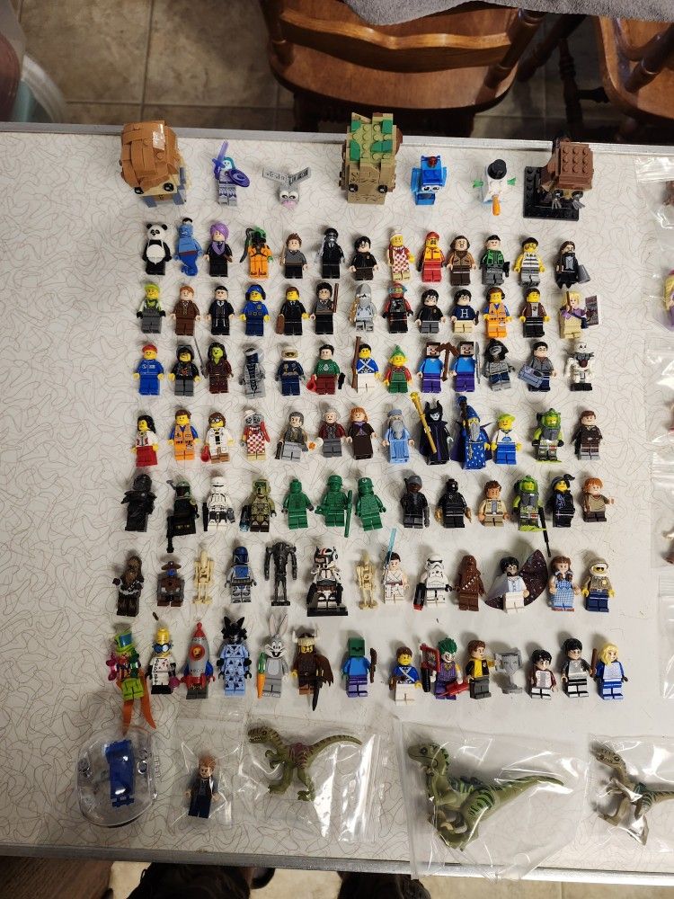 LEGO / LEGOS MINI FIGURES / LEGO FRIENDS / LEGO ANIMALS / LEGO DINOSAURS