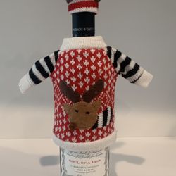 Christmas/Holiday Wine Bottle Cover Reindeer. New Green & Red