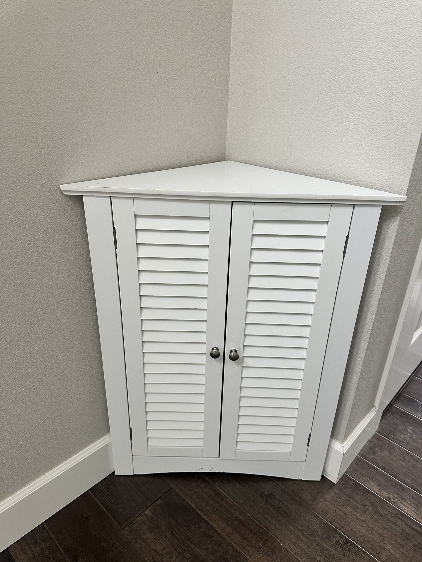 Corner cabinet/stand