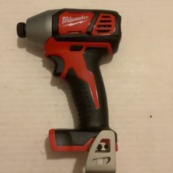 Brand New Milwaukee M18 1/4” Impact Driver.               65 Firm on Price.         65 Firme en Precio.