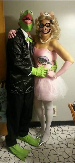 Kermit and Miss Piggy costume have all the accessories Miss Piggy size L Kermit size XL