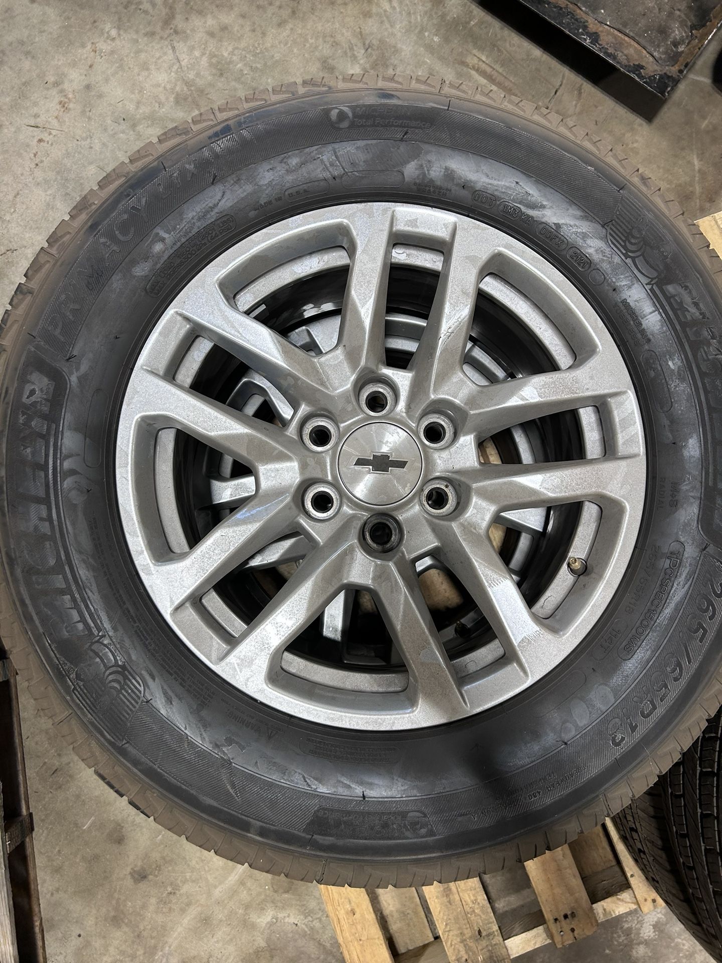 Chevrolet 1500 6 Lug 18” Wheels With Tires 295/65/R18