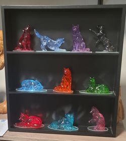 Complete set " rarest wolves" and display case.