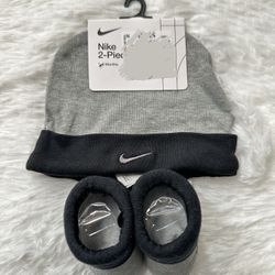 Nike 2- Piece Set Beanie & Socks Size 0-6 Months 