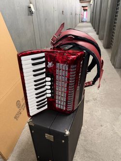 Vendo este acordeón Westminster cinco registros