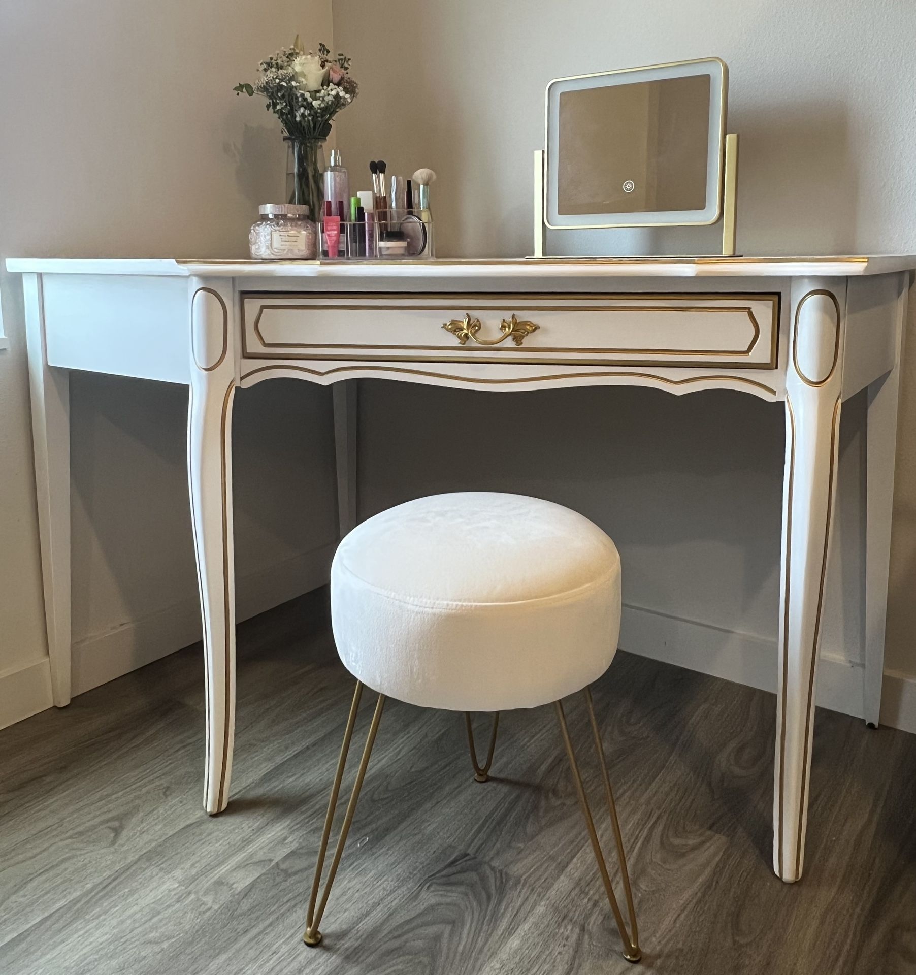 Beautiful Updated Vanity/Desk